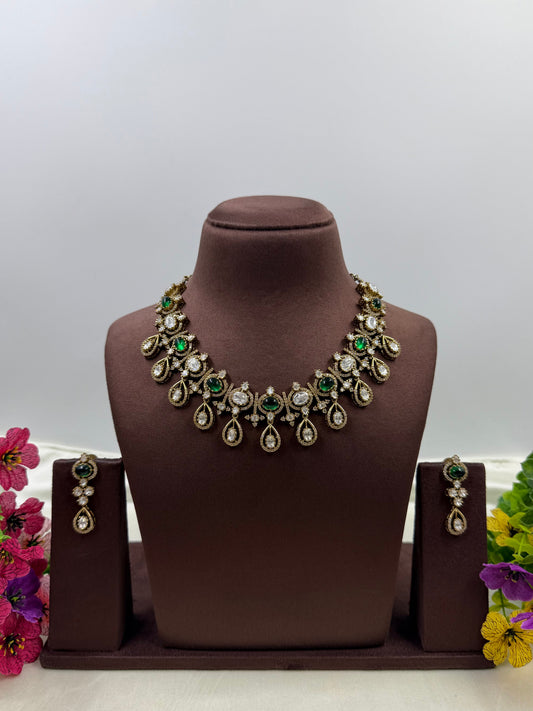Sukhi Victorian Necklace Set