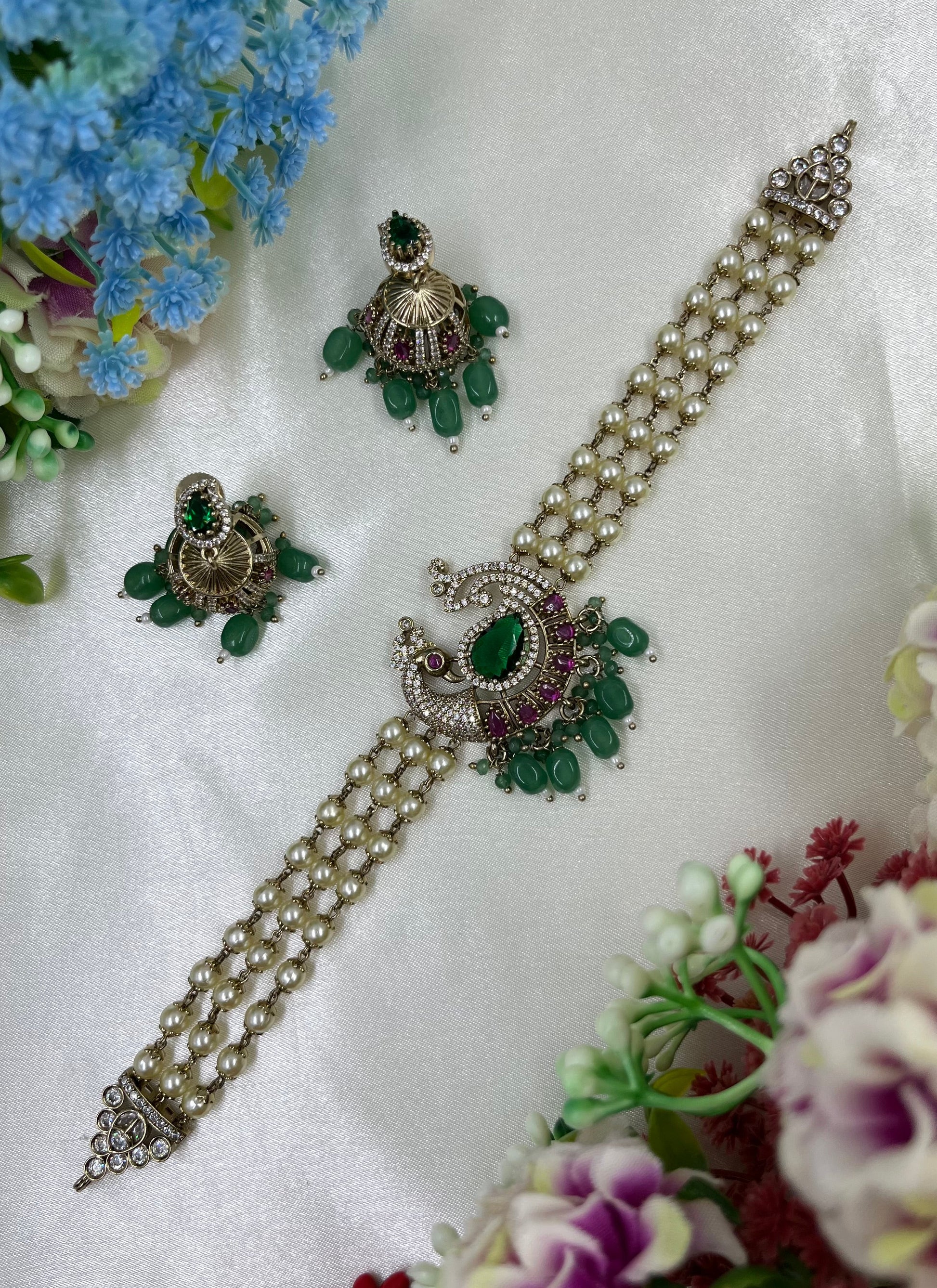 PearlAura Choker Necklace Set full product photo on plain background