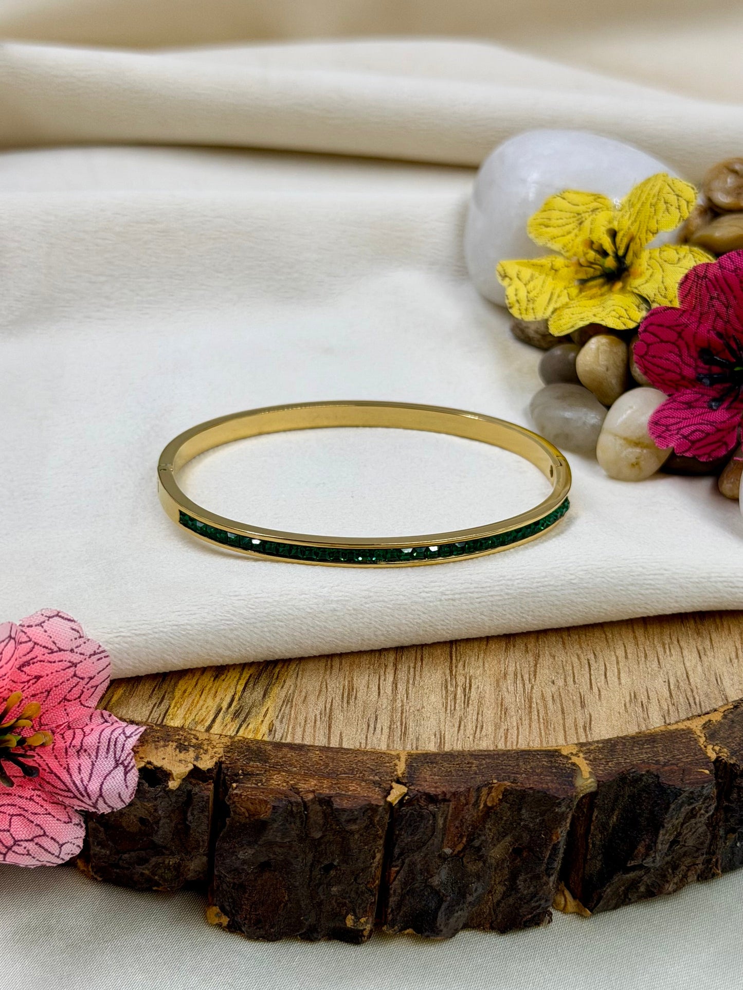 Jolie Anti-Tarnish Stainless Steel Bracelet (Openable)