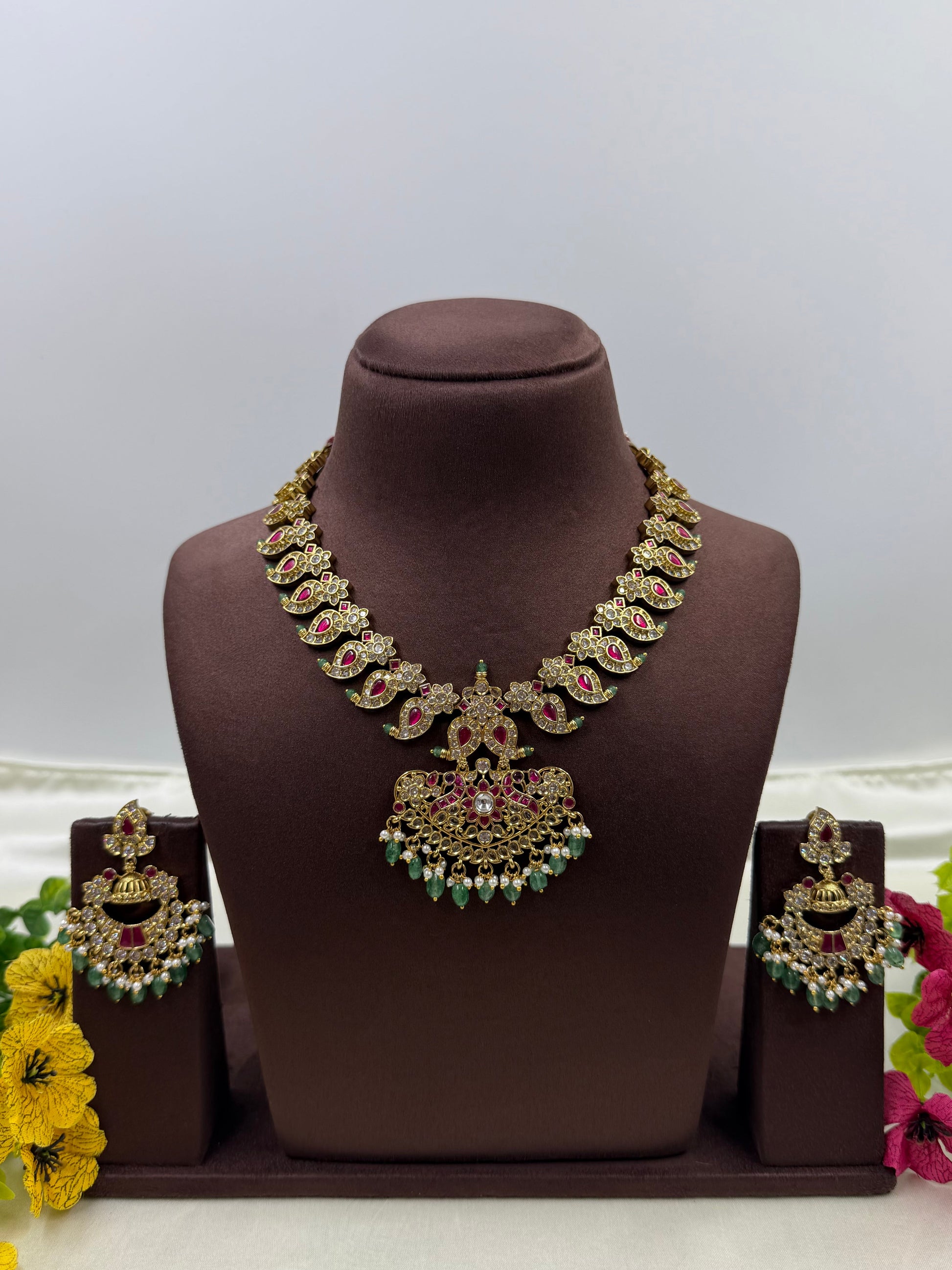 Komal Victorian Necklace Set close-up view
