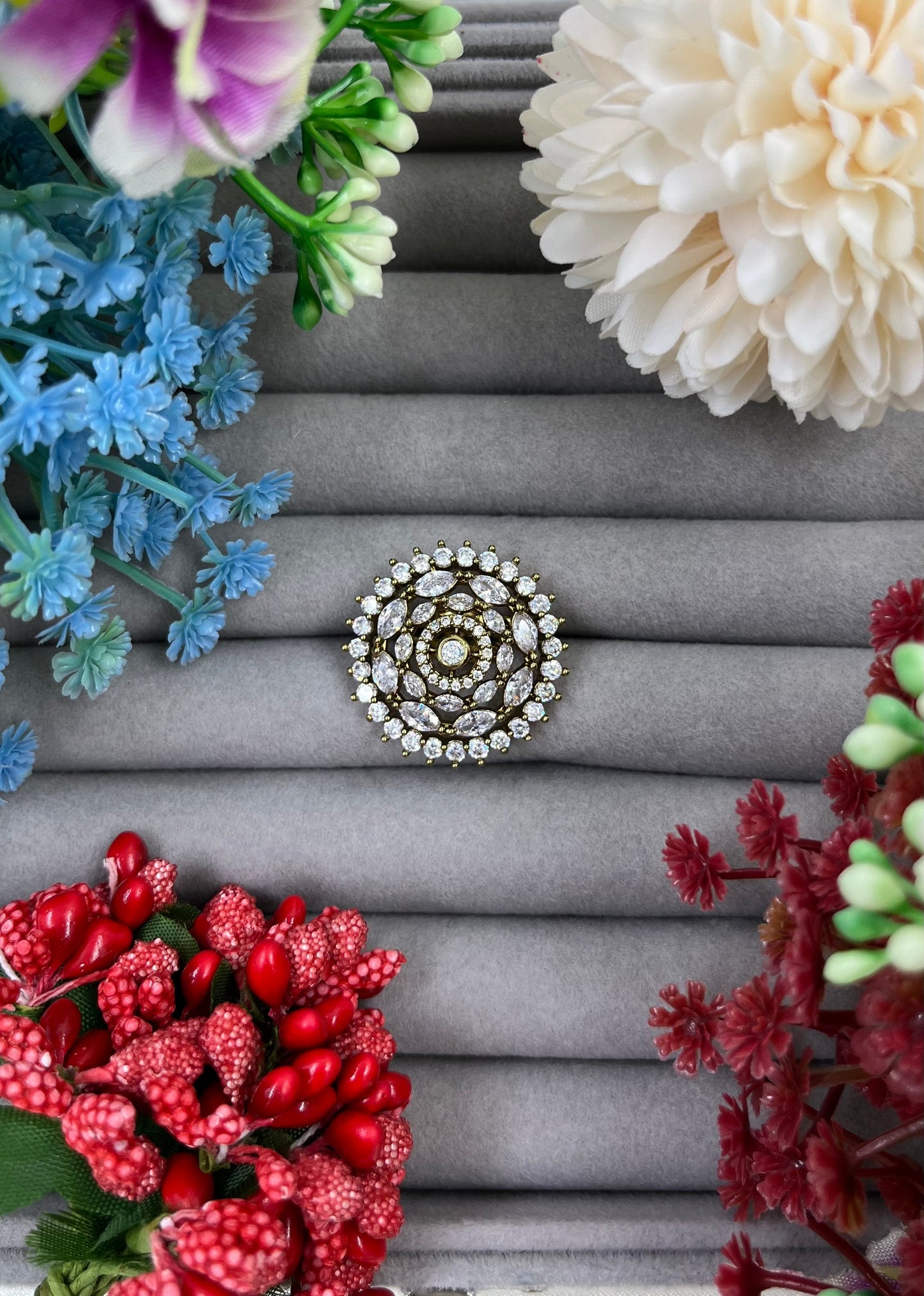 Regal Victorian Ad Ring