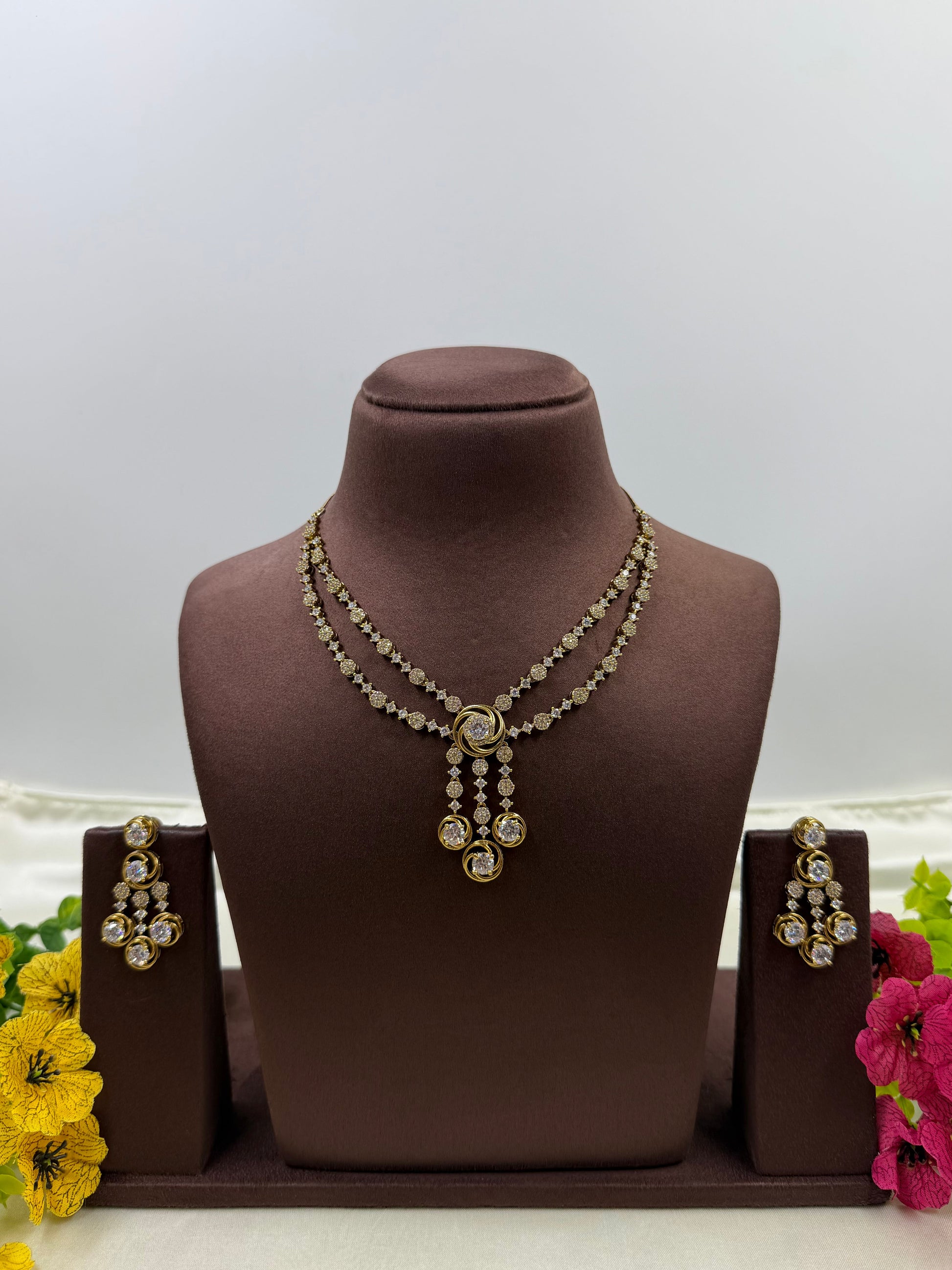 Jiya Victorian Necklace Set close-up view