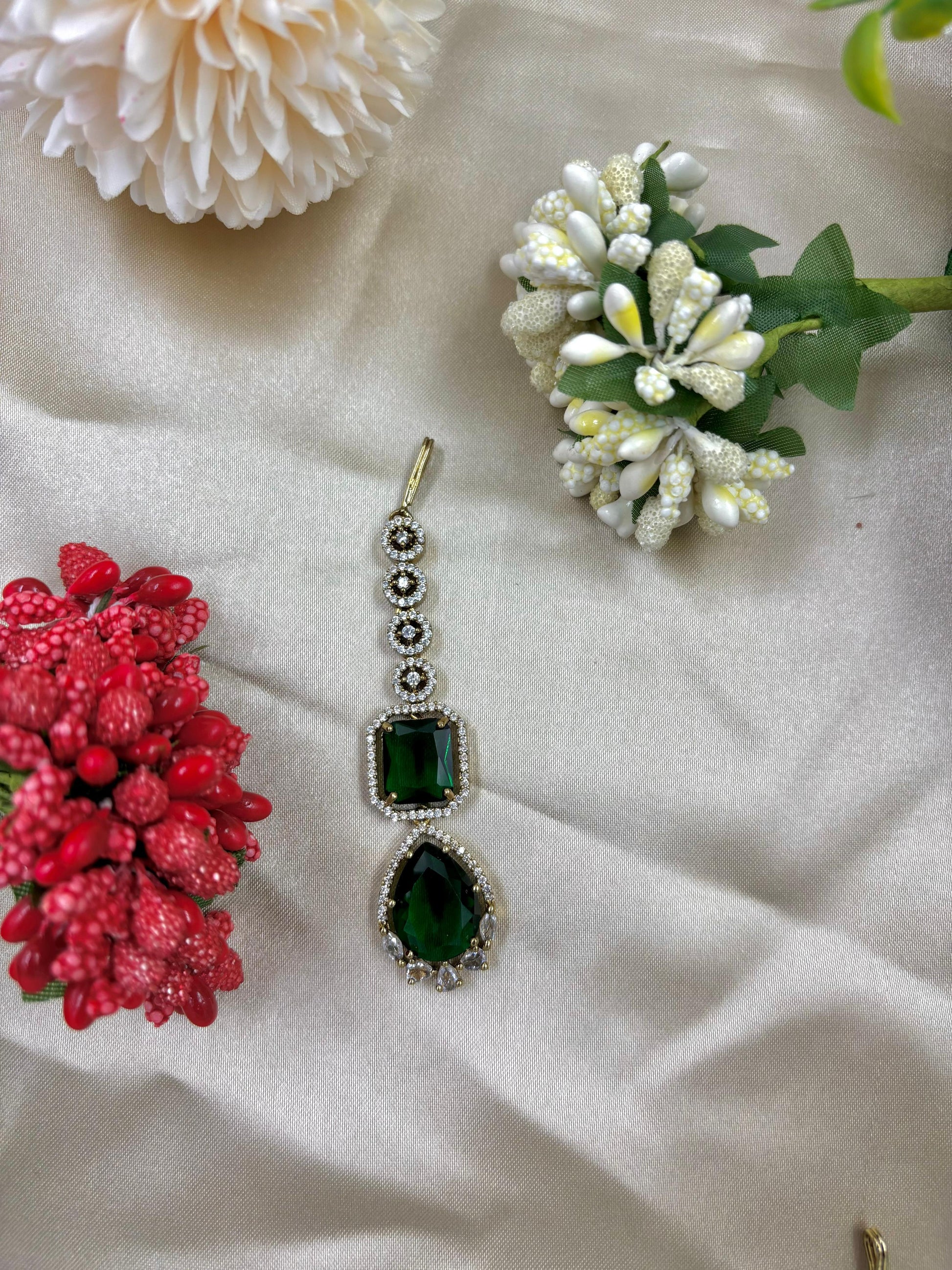 Kisa Jewellery full product photo on plain background