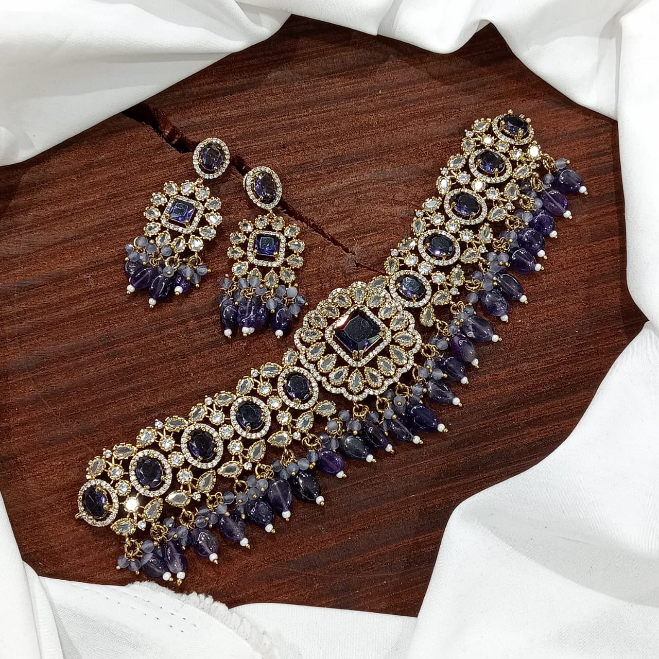 Tanvi Victorian Jewellery close-up view