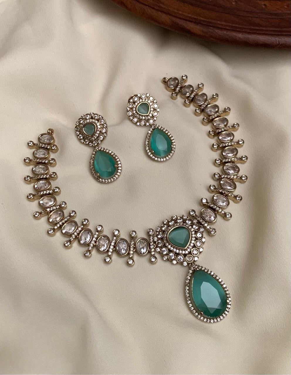 Viva Victorian Jewellery close-up view