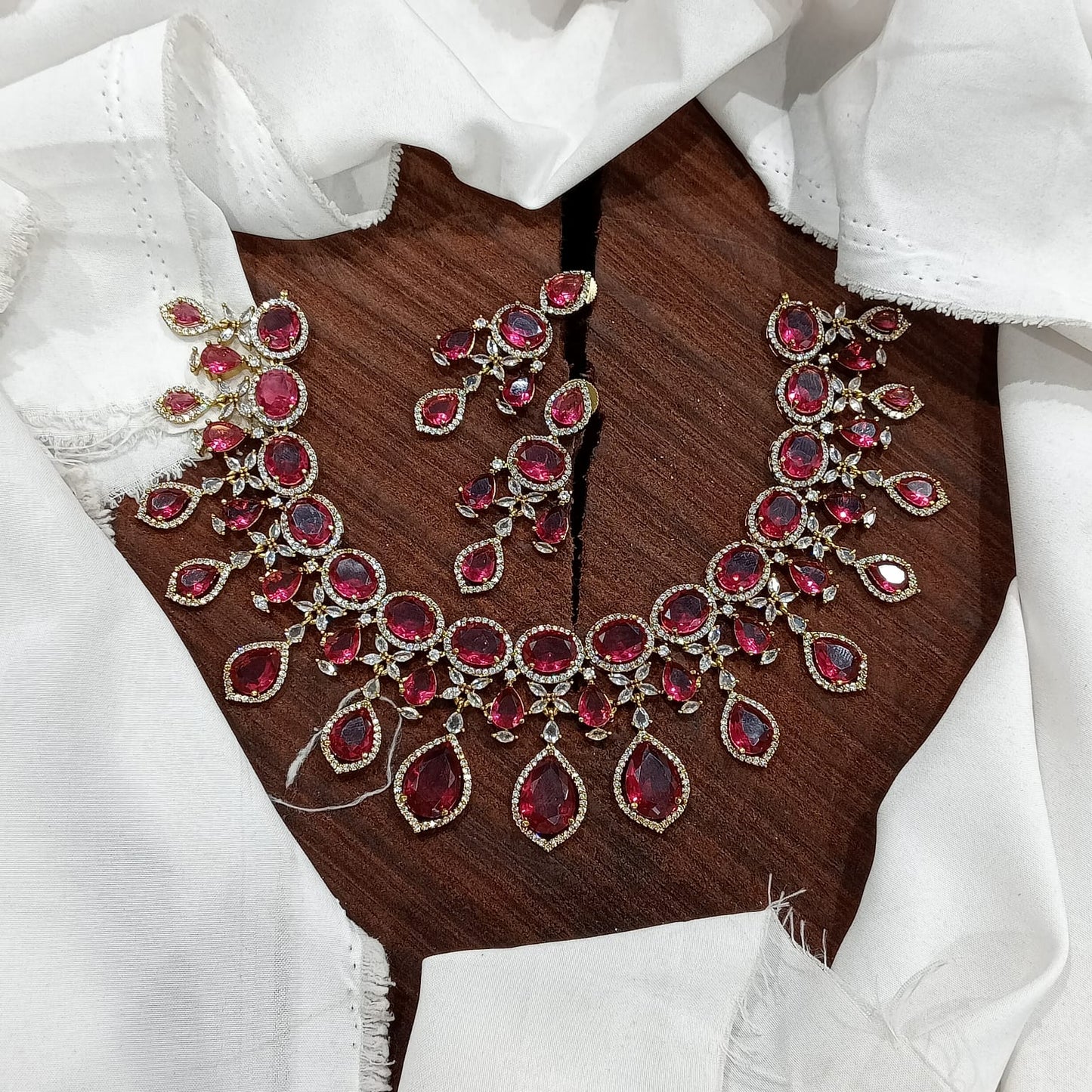 Viba Drop Victorian Necklace set