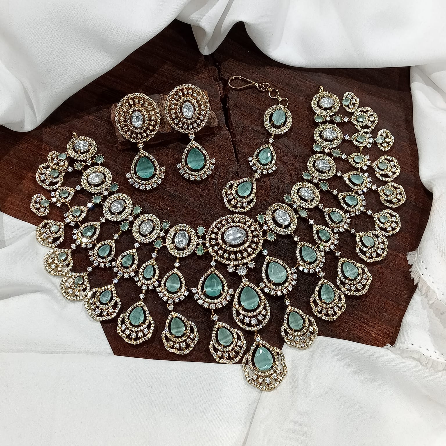 Ziva Victorian Jewellery close-up view