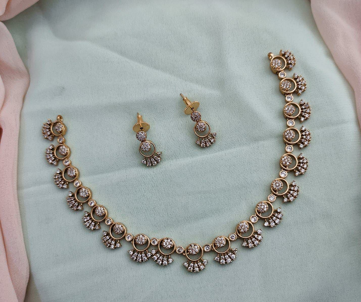 Fiona Delicate Golden Necklace Set