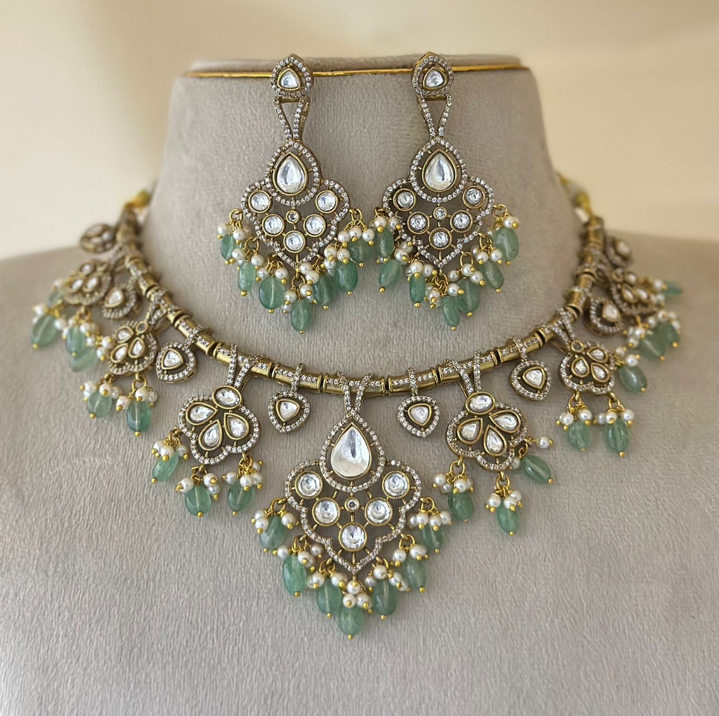 Fina Victorian Necklace Set