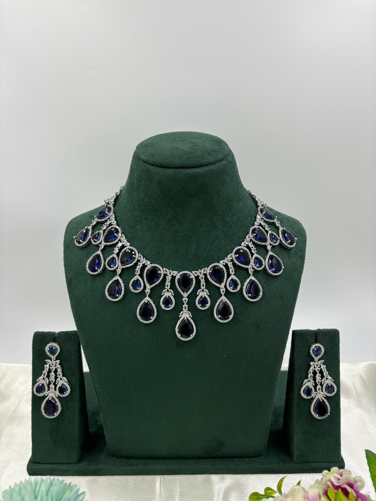Ovi Multi Teardrop Necklace Set