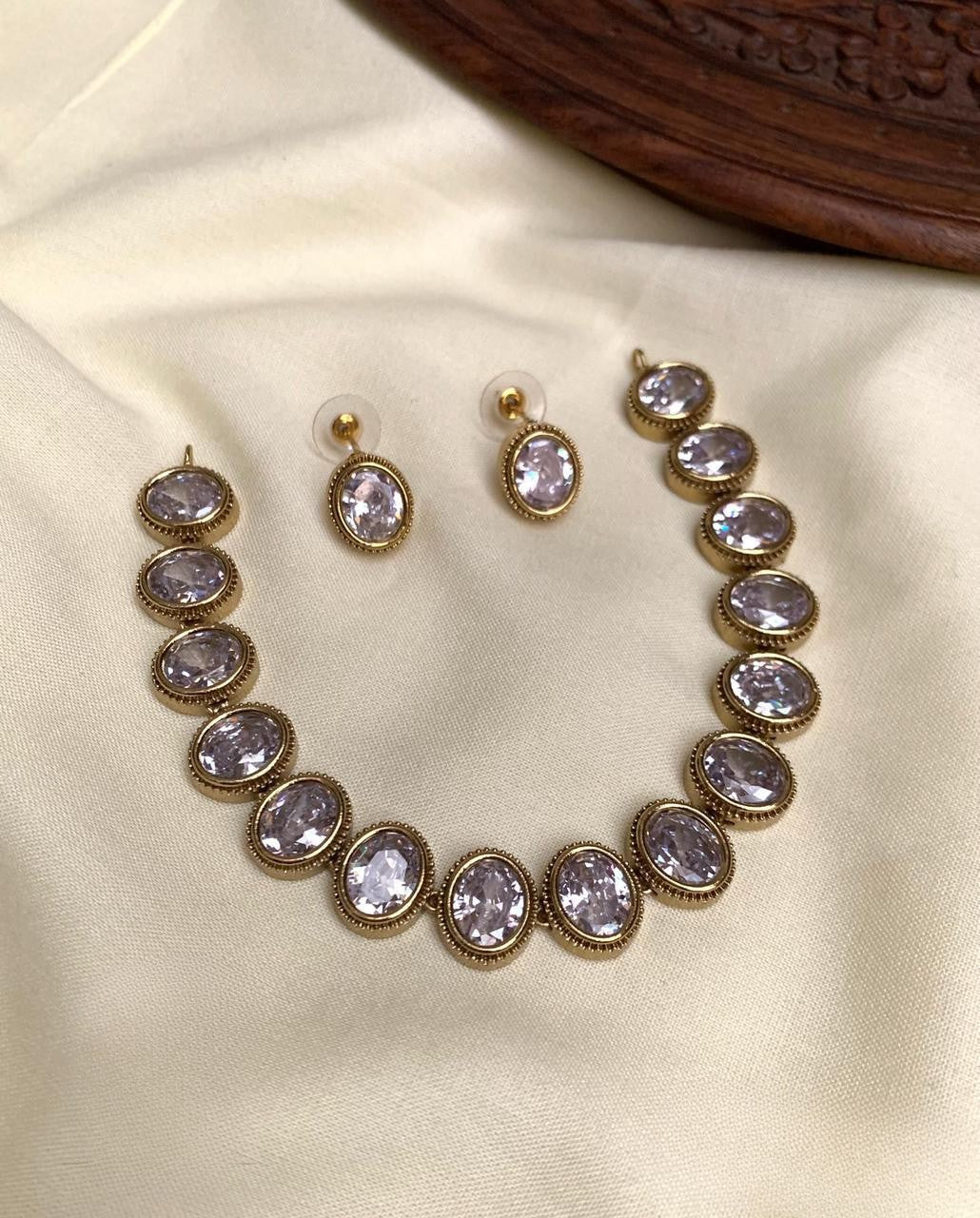 Echo Delicate Victorian Necklace Set