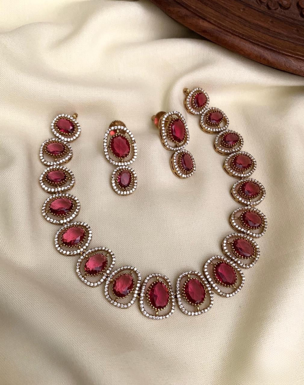 Roma Victorian Delicate Necklace Set