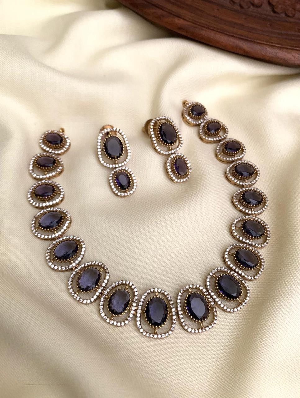 Roma Victorian Delicate Necklace Set